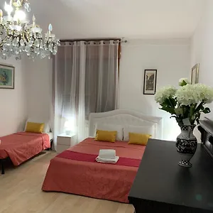 Venice Popular Homestay